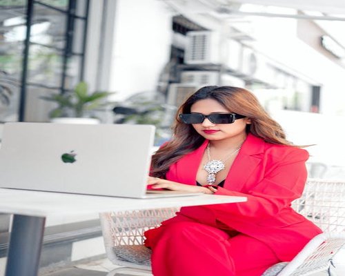 Indian professional working at a cafe